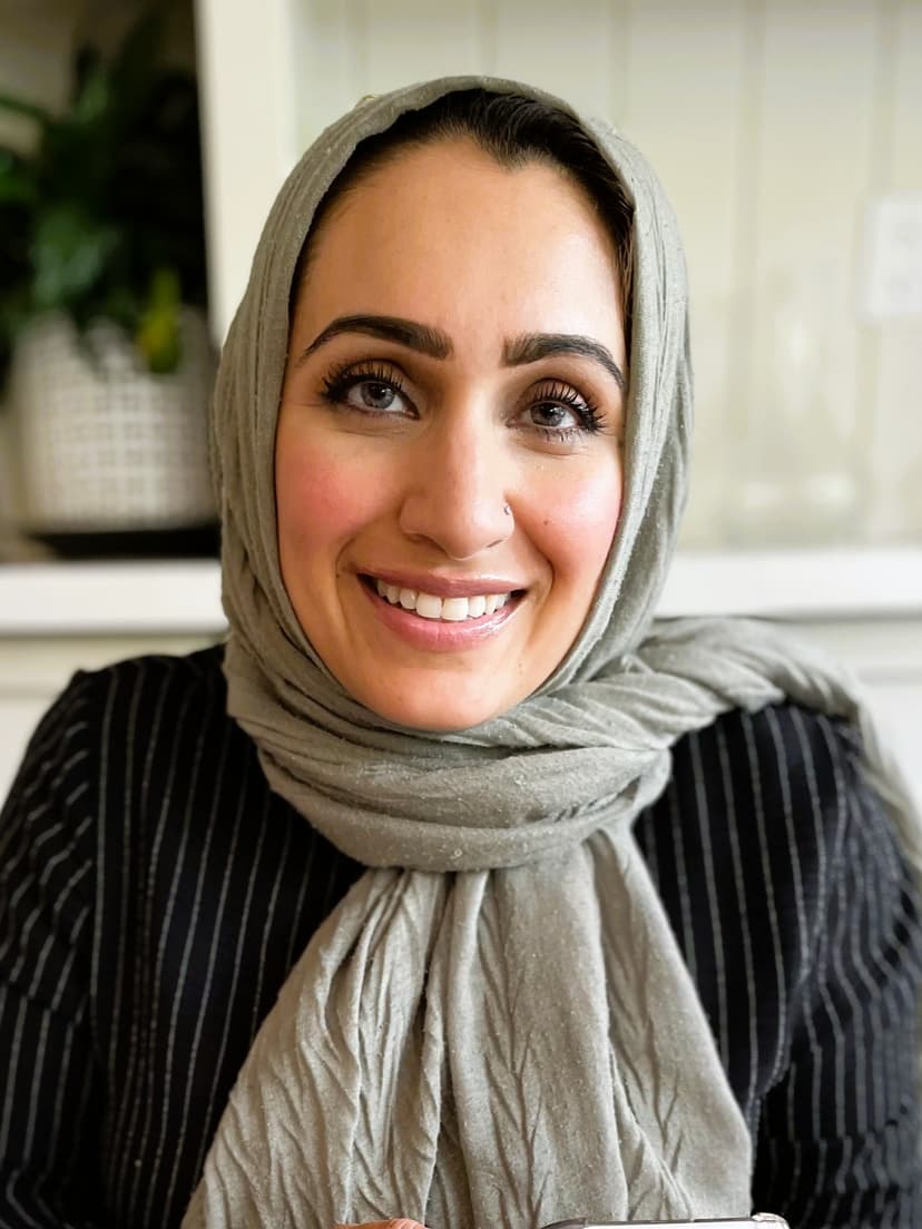 Rabia Alvi, Account Executive